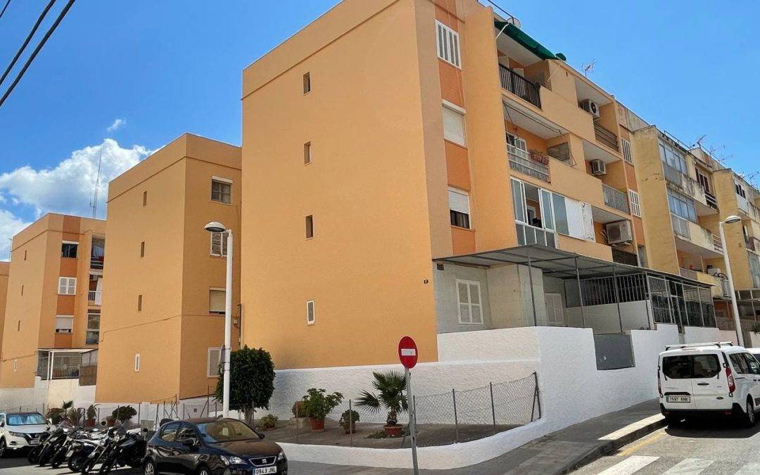 Restauración y rehabilitación de una fachada en Sonroca calle Cabo Blanco, 16