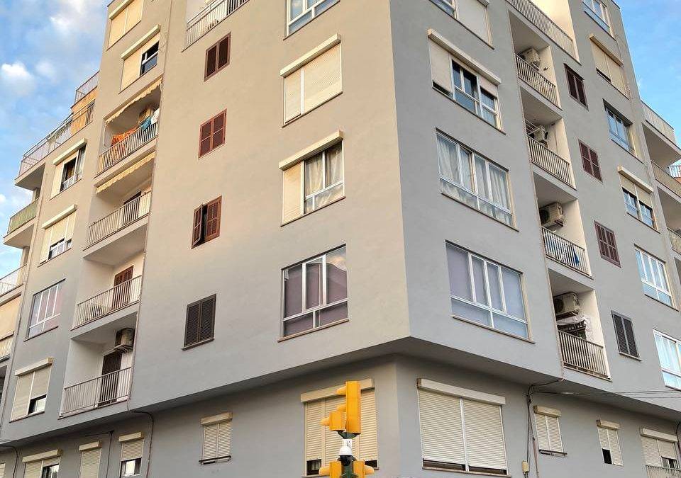 Fachada 2.500 metros de restauración y pintura. Ctra. Militar, 283